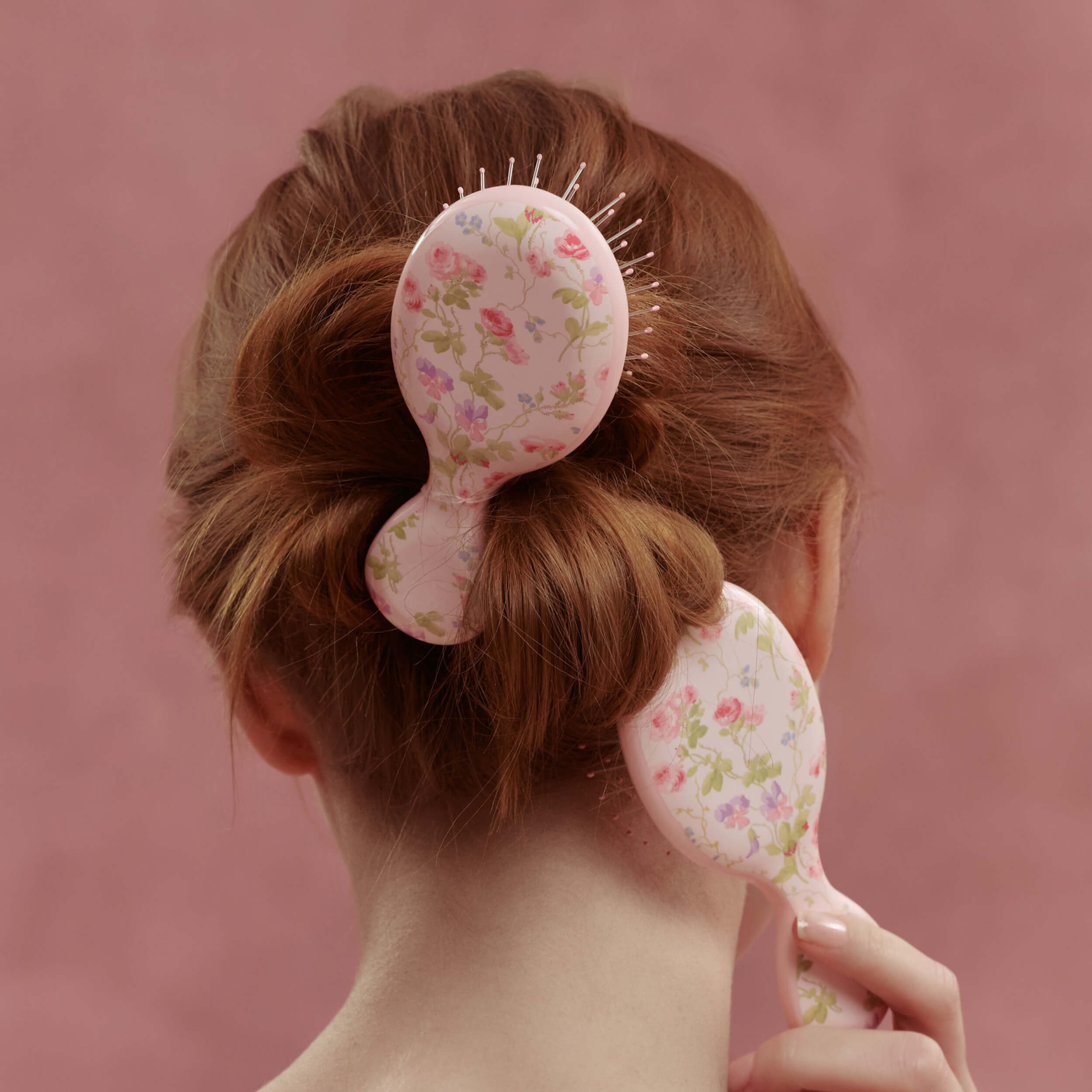 Wet Brush × Hill House Mini Detangler - Pink Bluebonnet Floral - Image 4