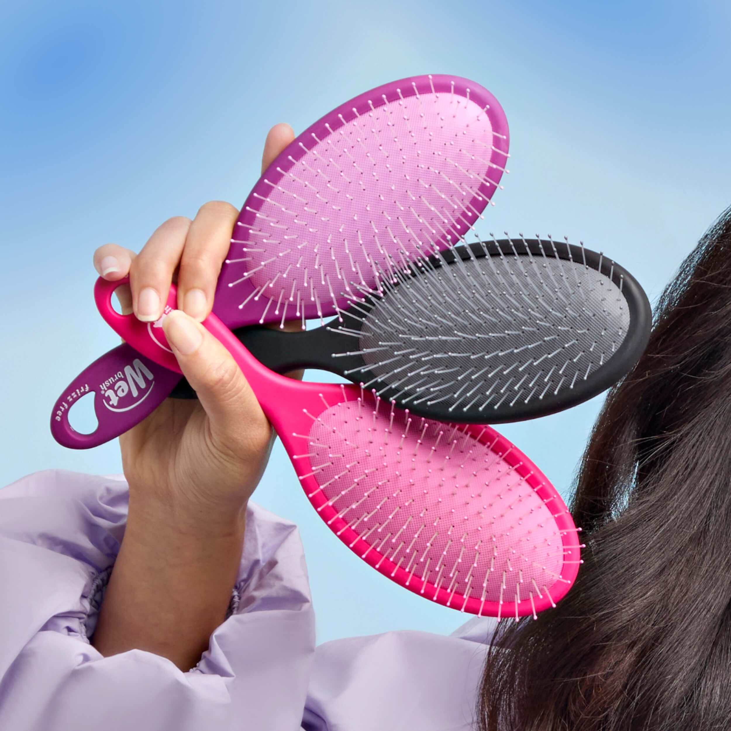 Frizz-Free Detangler - Black - Image 9